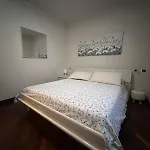 Lecco Holiday Apartment *