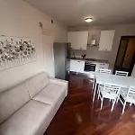 Апартаменты Lecco Holiday Apartment Лекко