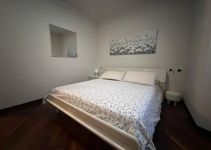 Lecco Holiday Apartment *