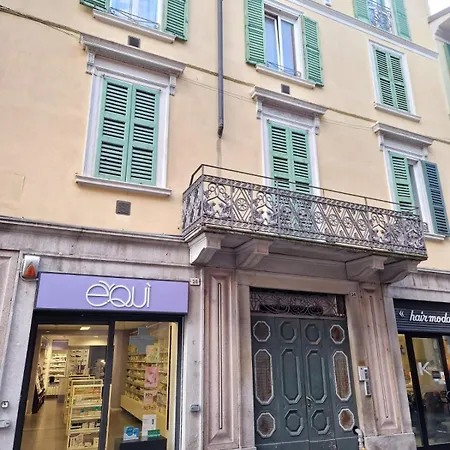 Апартаменты Lecco Holiday Apartment Лекко