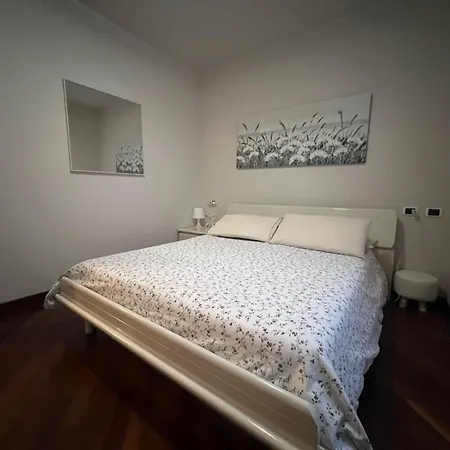Lecco Holiday Apartment *